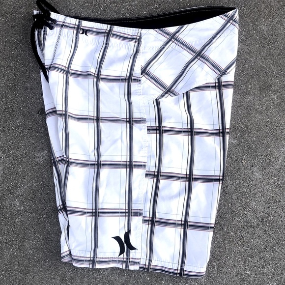 Hurley board shorts. 32 - Picture 2 of 4